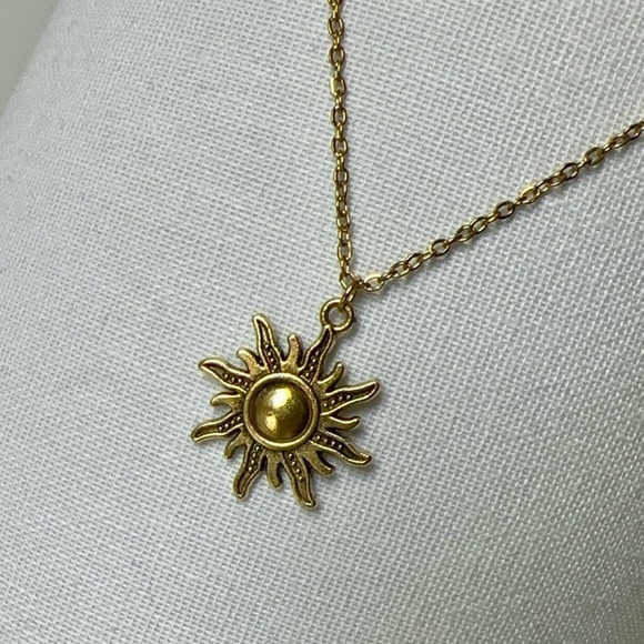 Sun Pendant Necklace and Earrings Set Gold Tone Stainless Steel Chain New - Picture 5 of 12